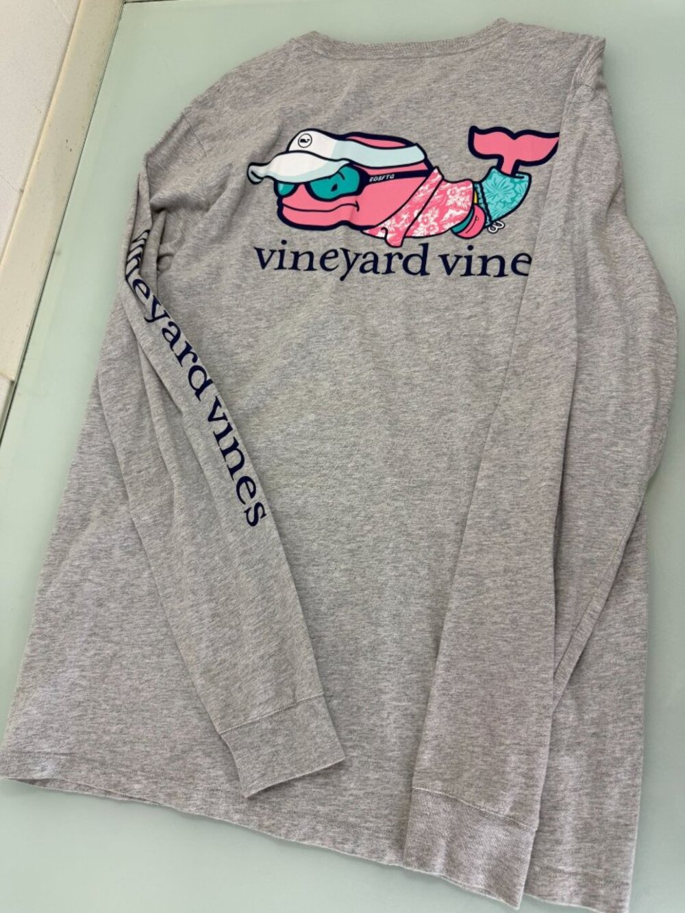 Vineyard Vines T Shirt Mens Medium M Long Sleeve Gray Vacation Beach Whale Tee